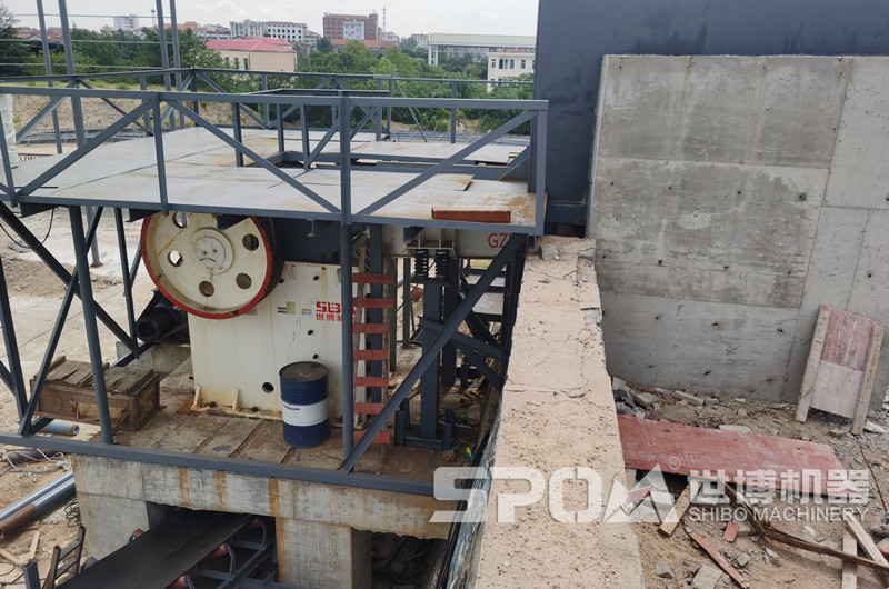 小型石子破碎機(jī)現(xiàn)場圖，家庭用小顎破