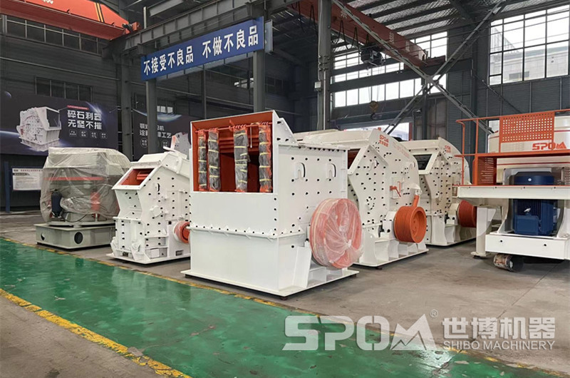 破碎機(jī)車間，成品箱破